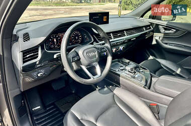 Внедорожник / Кроссовер Audi Q7 2016 в 