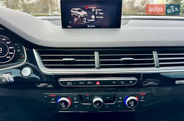 Внедорожник / Кроссовер Audi Q7 2016 в 