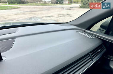 Внедорожник / Кроссовер Audi Q7 2016 в 