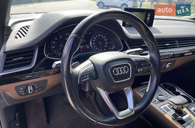 Позашляховик / Кросовер Audi Q7 2016 в 