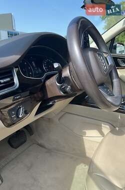 Позашляховик / Кросовер Audi Q7 2018 в 