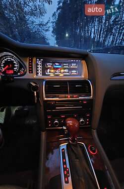 Внедорожник / Кроссовер Audi Q7 2011 в 