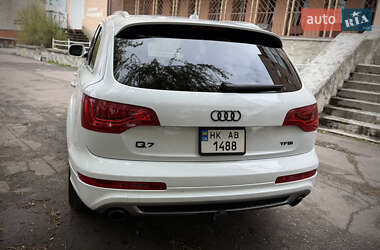 Позашляховик / Кросовер Audi Q7 2011 в 