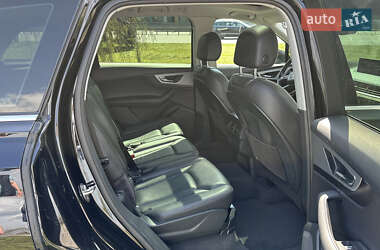 Внедорожник / Кроссовер Audi Q7 2016 в 