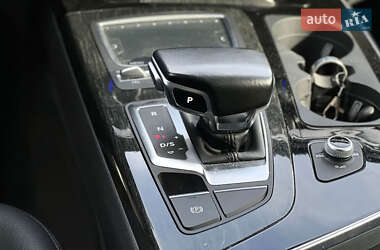 Позашляховик / Кросовер Audi Q7 2016 в 