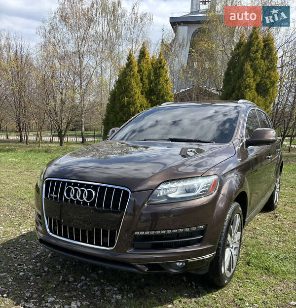 Позашляховик / Кросовер Audi Q7 2011 в 