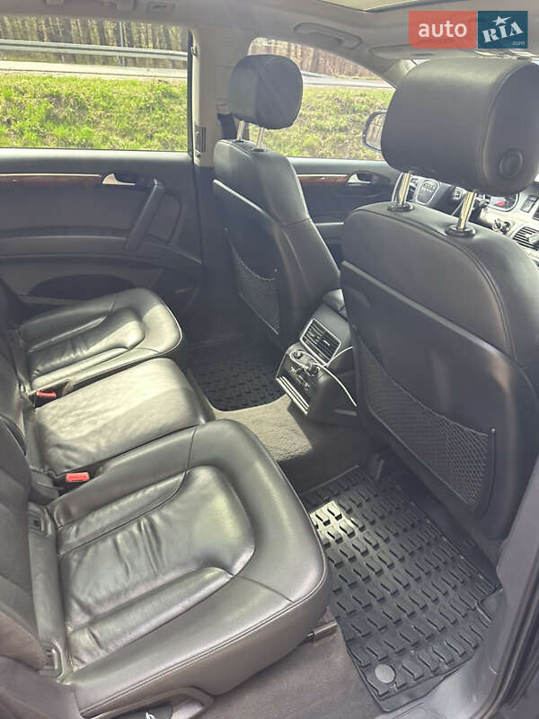 Позашляховик / Кросовер Audi Q7 2010 в Володимирі