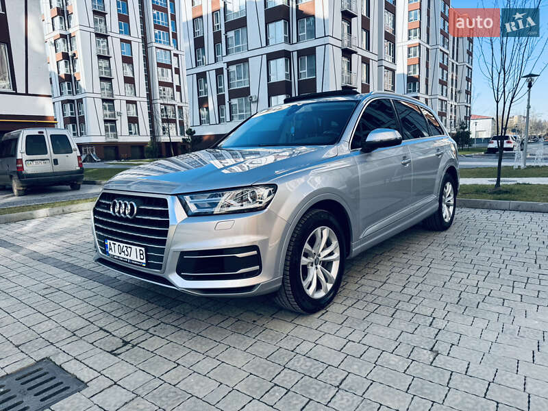 Внедорожник / Кроссовер Audi Q7 2016 в 