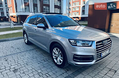 Внедорожник / Кроссовер Audi Q7 2016 в 