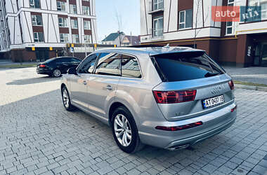 Внедорожник / Кроссовер Audi Q7 2016 в 