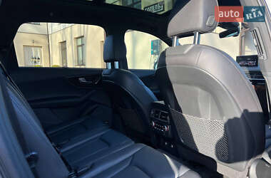 Внедорожник / Кроссовер Audi Q7 2018 в 