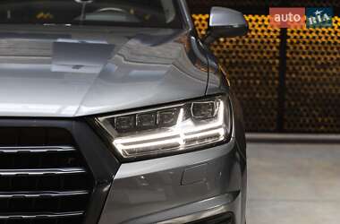 Внедорожник / Кроссовер Audi Q7 2017 в 