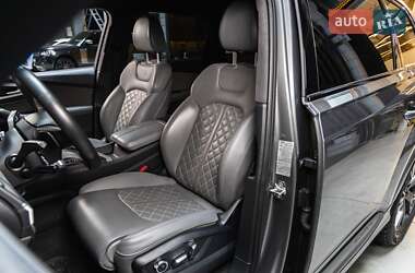 Внедорожник / Кроссовер Audi Q7 2017 в 