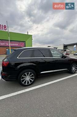 Позашляховик / Кросовер Audi Q7 2016 в 