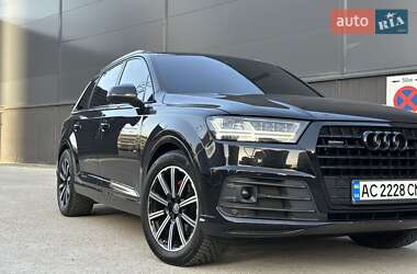 Позашляховик / Кросовер Audi Q7 2015 в 