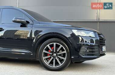 Позашляховик / Кросовер Audi Q7 2015 в 