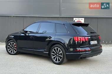 Позашляховик / Кросовер Audi Q7 2015 в 
