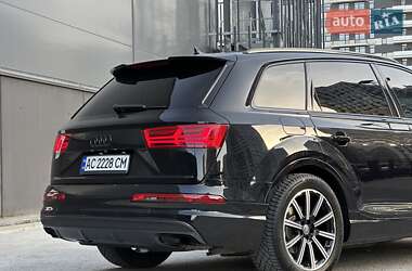 Позашляховик / Кросовер Audi Q7 2015 в 