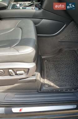 Внедорожник / Кроссовер Audi Q7 2015 в 