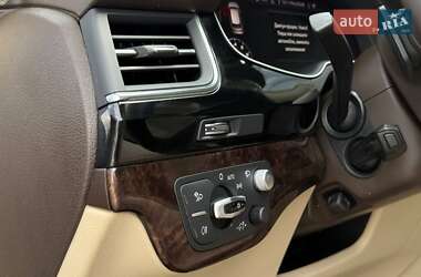 Позашляховик / Кросовер Audi Q7 2017 в 