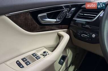 Позашляховик / Кросовер Audi Q7 2017 в 