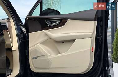 Позашляховик / Кросовер Audi Q7 2017 в 