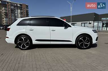 Внедорожник / Кроссовер Audi Q7 2016 в 