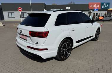 Внедорожник / Кроссовер Audi Q7 2016 в 