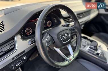 Внедорожник / Кроссовер Audi Q7 2016 в 