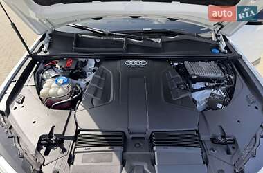 Внедорожник / Кроссовер Audi Q7 2016 в 