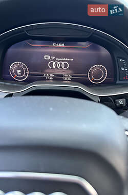 Позашляховик / Кросовер Audi Q7 2018 в 