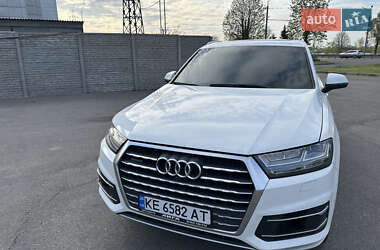 Позашляховик / Кросовер Audi Q7 2018 в 