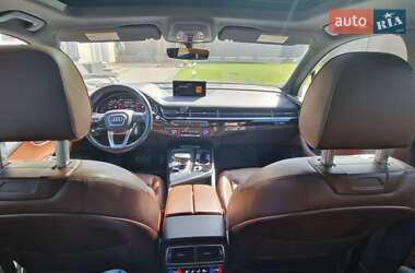Позашляховик / Кросовер Audi Q7 2017 в 