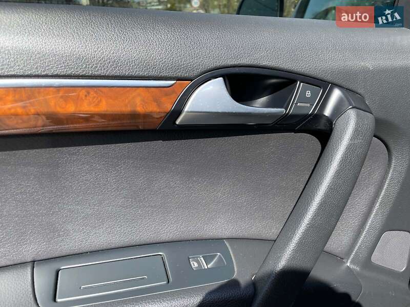 Позашляховик / Кросовер Audi Q7 2013 в Києві