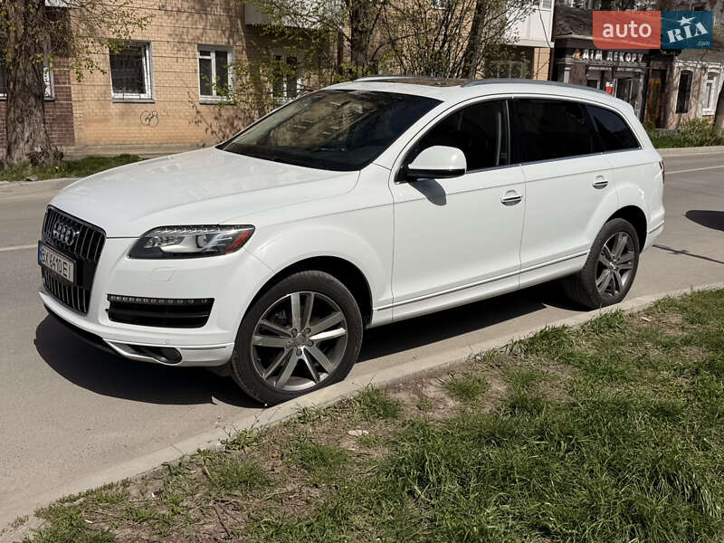 Позашляховик / Кросовер Audi Q7 2012 в 