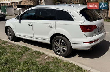 Позашляховик / Кросовер Audi Q7 2012 в 