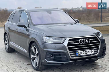 Внедорожник / Кроссовер Audi Q7 2015 в 
