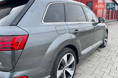 Внедорожник / Кроссовер Audi Q7 2015 в 
