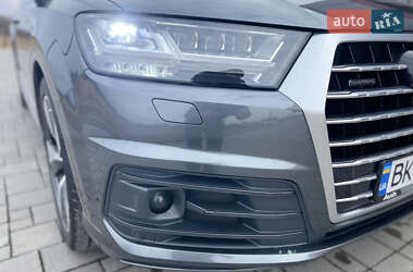 Внедорожник / Кроссовер Audi Q7 2015 в 