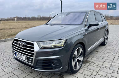 Внедорожник / Кроссовер Audi Q7 2015 в 