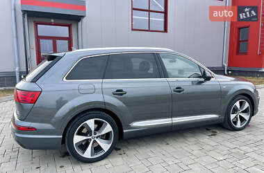Внедорожник / Кроссовер Audi Q7 2015 в 