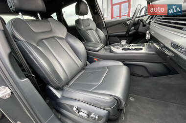 Внедорожник / Кроссовер Audi Q7 2015 в 