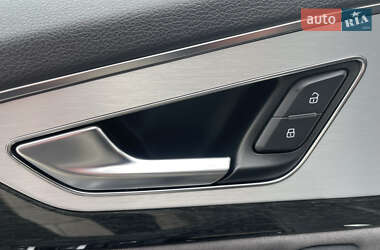 Внедорожник / Кроссовер Audi Q7 2015 в 
