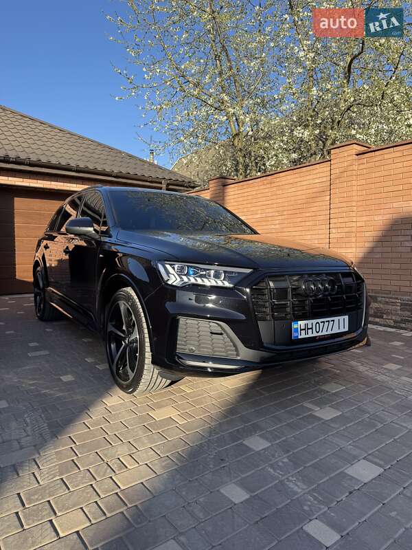 Внедорожник / Кроссовер Audi Q7 2020 в 