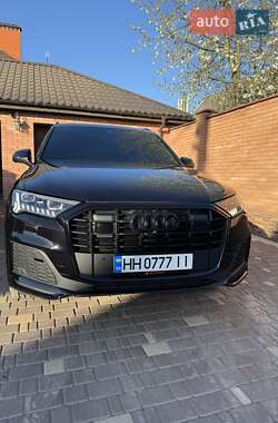 Внедорожник / Кроссовер Audi Q7 2020 в 
