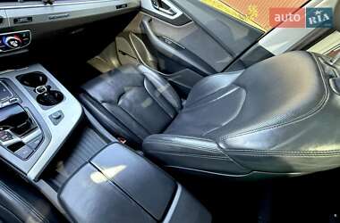 Внедорожник / Кроссовер Audi Q7 2016 в 