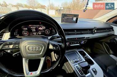 Внедорожник / Кроссовер Audi Q7 2016 в 