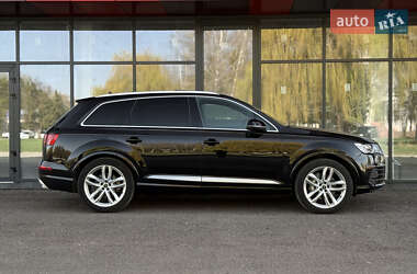 Внедорожник / Кроссовер Audi Q7 2018 в 