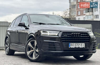 Внедорожник / Кроссовер Audi Q7 2015 в 