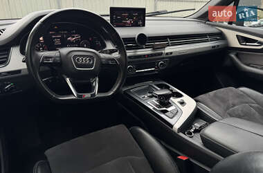 Внедорожник / Кроссовер Audi Q7 2015 в 